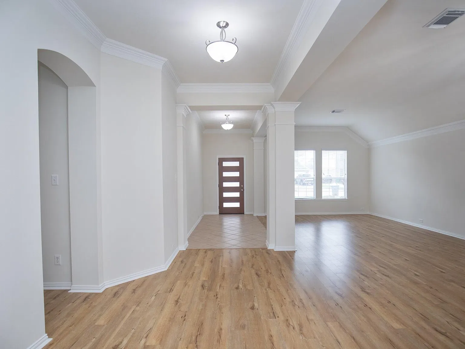 4 bed, 3.0 bath, 3200 sqft, $2,450 — Photo 4