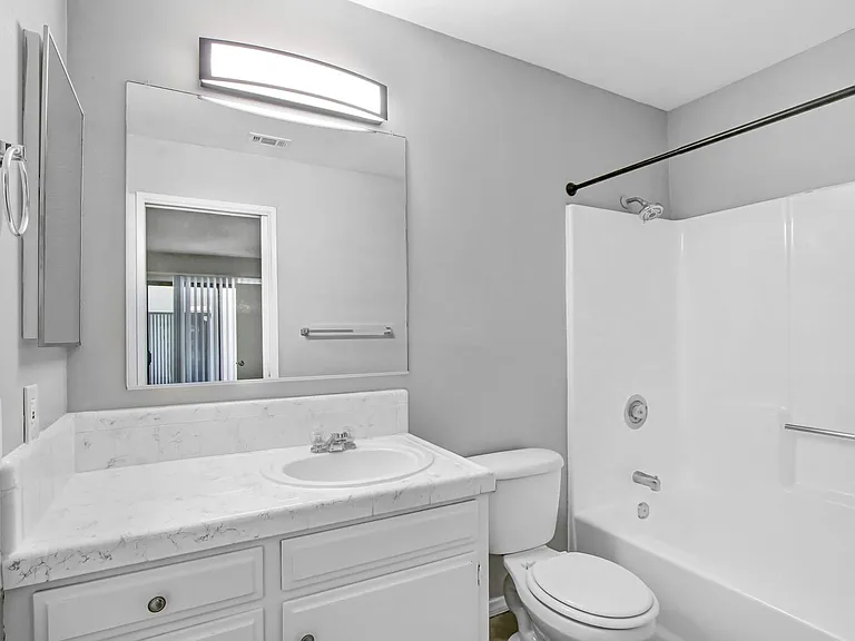 Palm Riverside — Photo 6