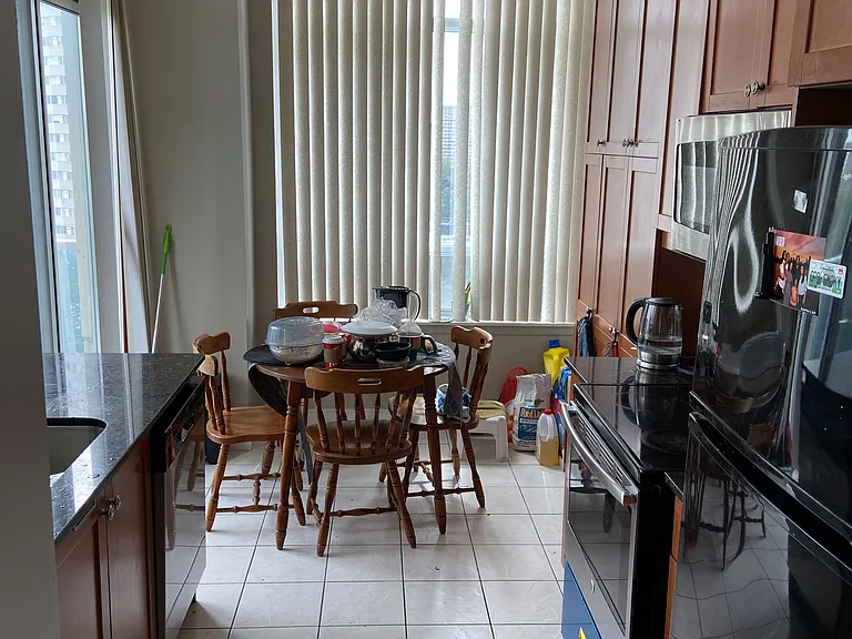 70 Absolute Ave E #703 — Photo 18