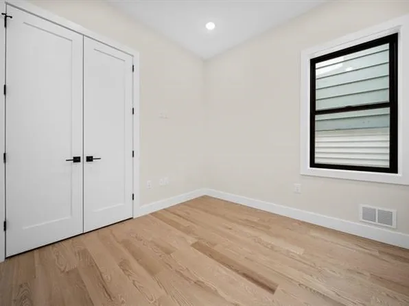 27 Graham Street image 14 of 26