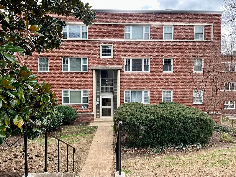 Westmoreland Terrace Condo — Photo 1