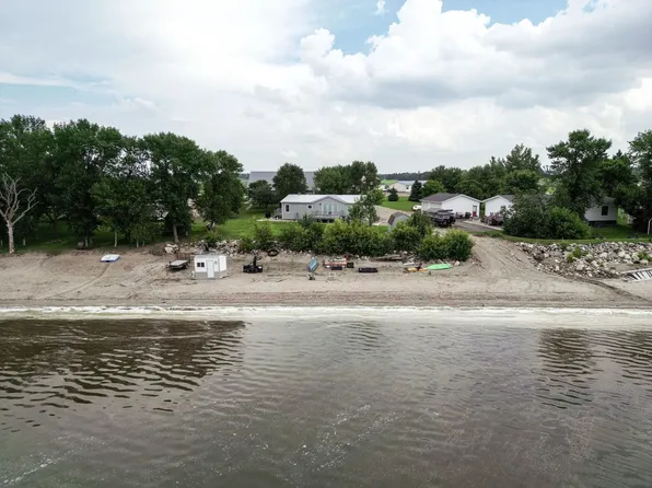 703 40th St, Warwick, ND 58381