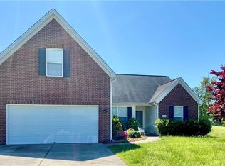 2688 Hidden Pond Cv, High Point, NC 27265
