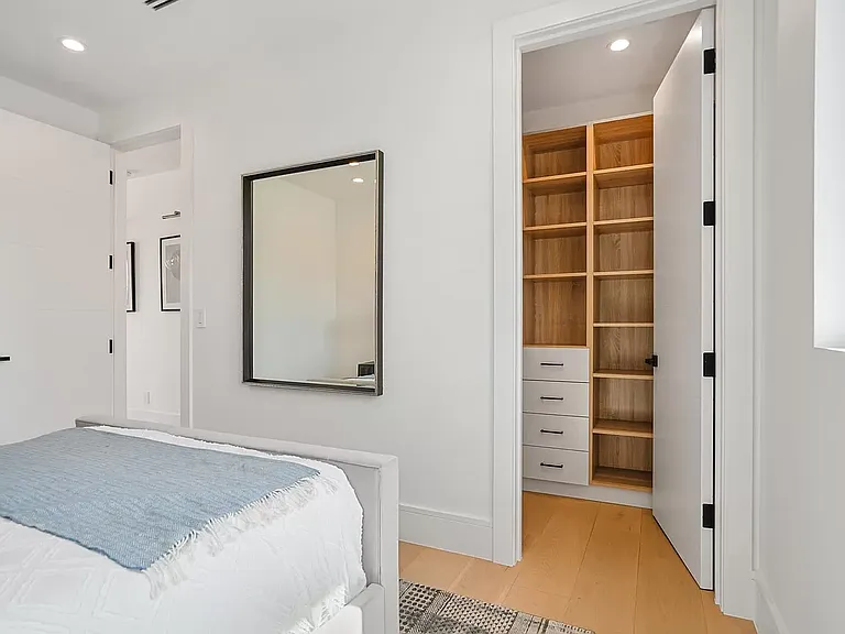 4425 Morse Ave — Photo 58