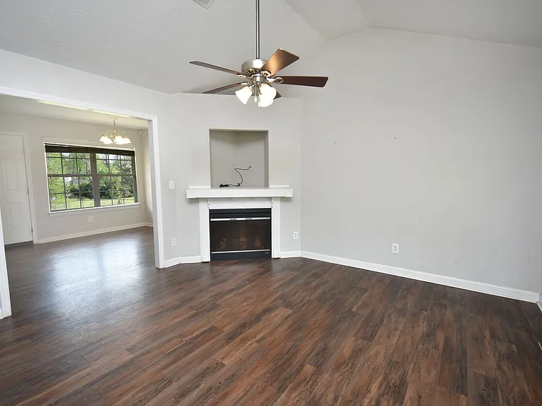 3544 Mutimer Dr — Photo 3
