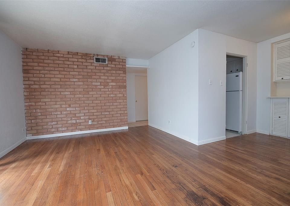 1st image of 2229 Mimosa Dr APT 5