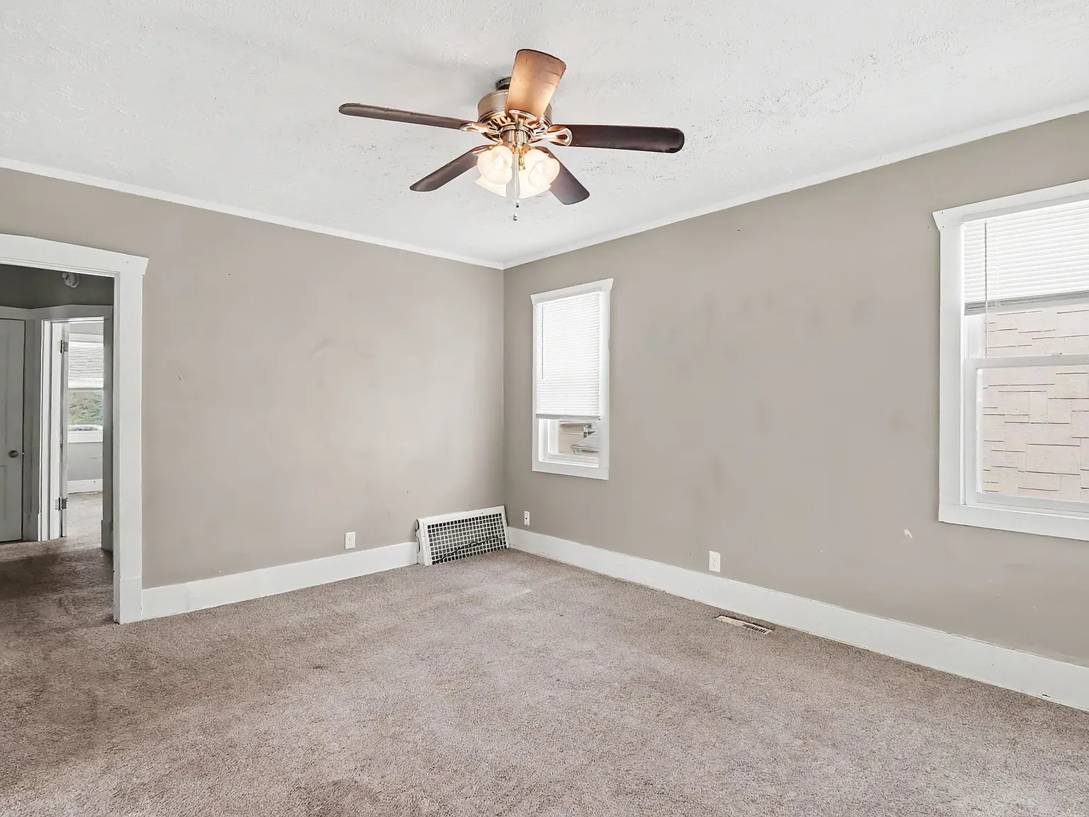 4 bed, 1900 sqft, $2,200 — Photo 1