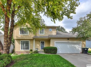 17658 J St, Omaha, NE 68135
