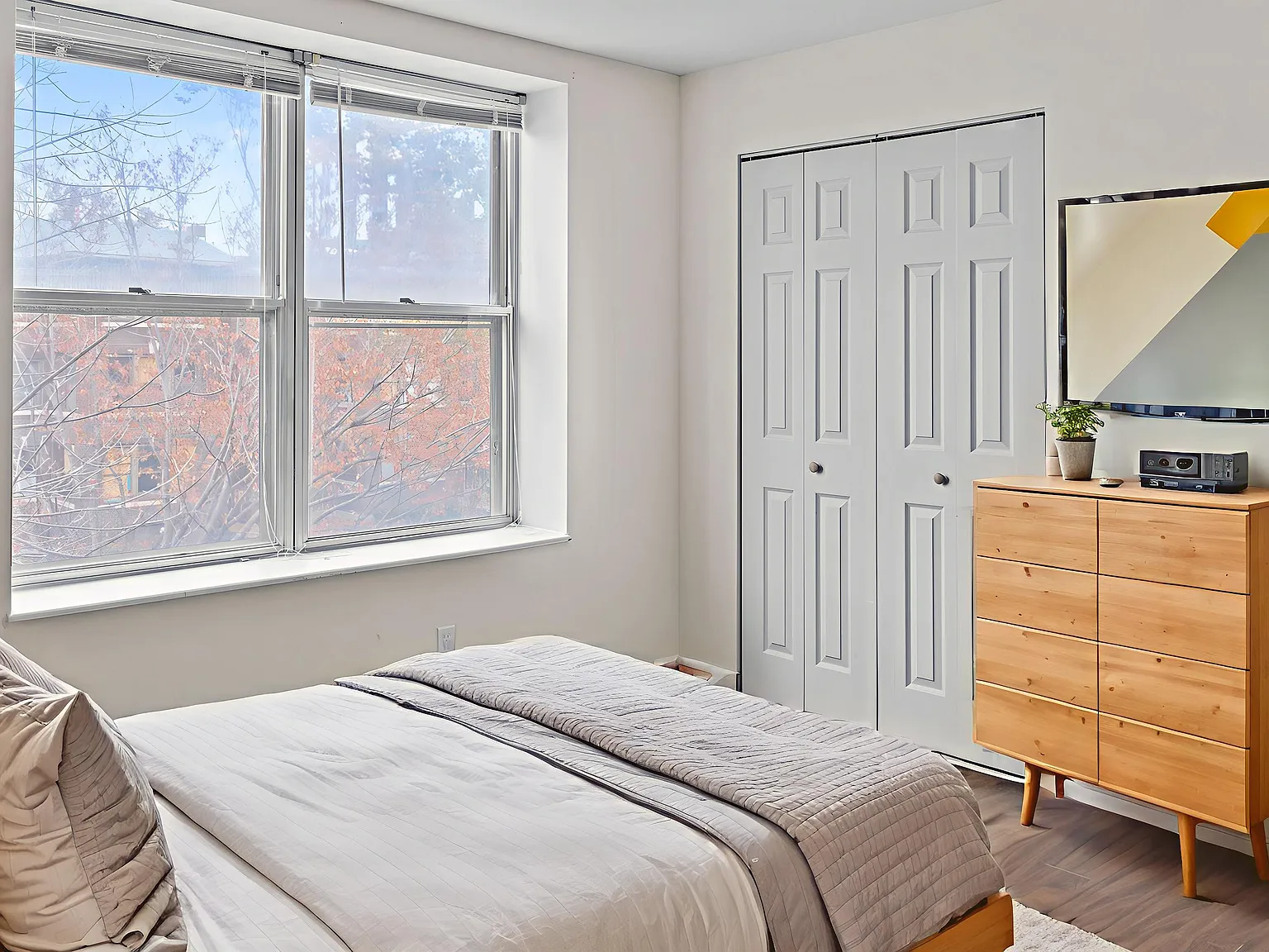 5555 Pershing Ave — Photo 4