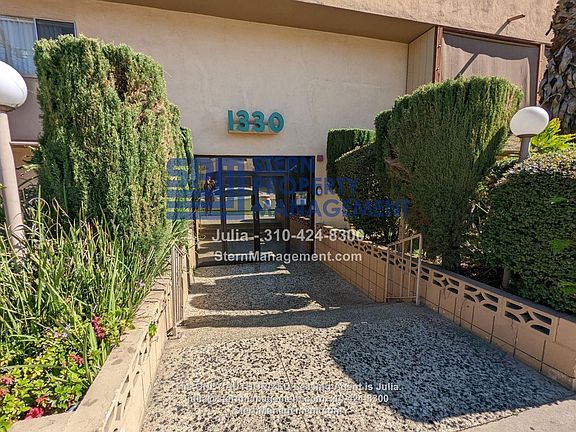 3rd image of 1330 N Gardner St APT 202