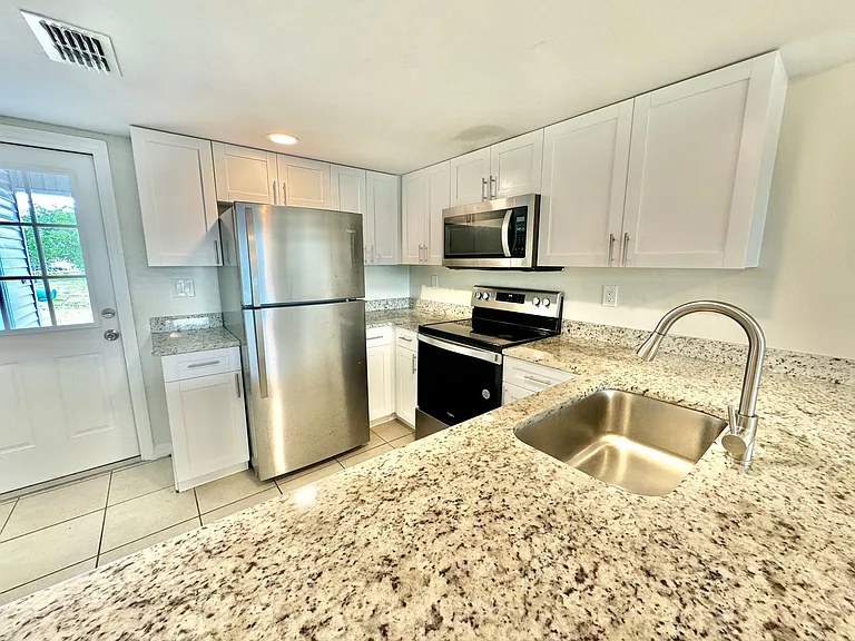 P (Residences Del Sol - 1984 Sunshine Blvd) — Photo 2