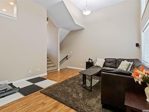 5th image of 212 Willis Cres #505