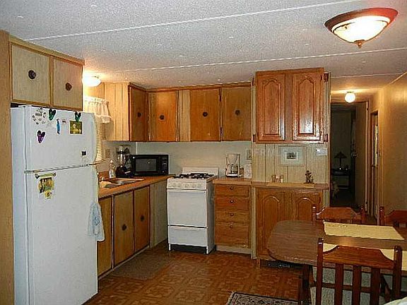 2nd image of 1110 Estate Dr