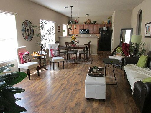 2nd image of 201 Lakeview Ct