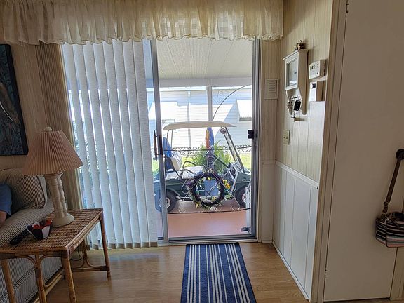 2nd image of 407 Port Royal Ct #407