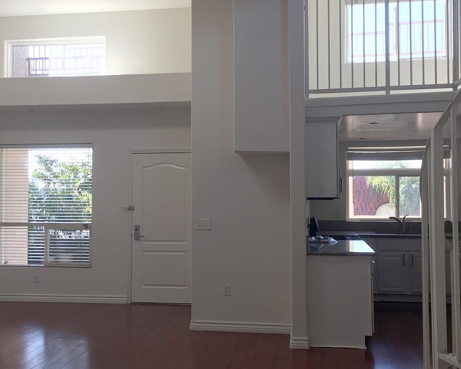 1st image of 4655 Maplewood Ave Ste 403