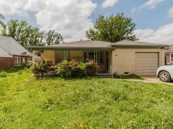 2225 S Ridgewood Dr, Wichita, KS 67218