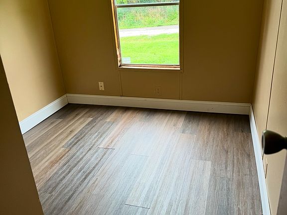 5th image of 267 Market Ln