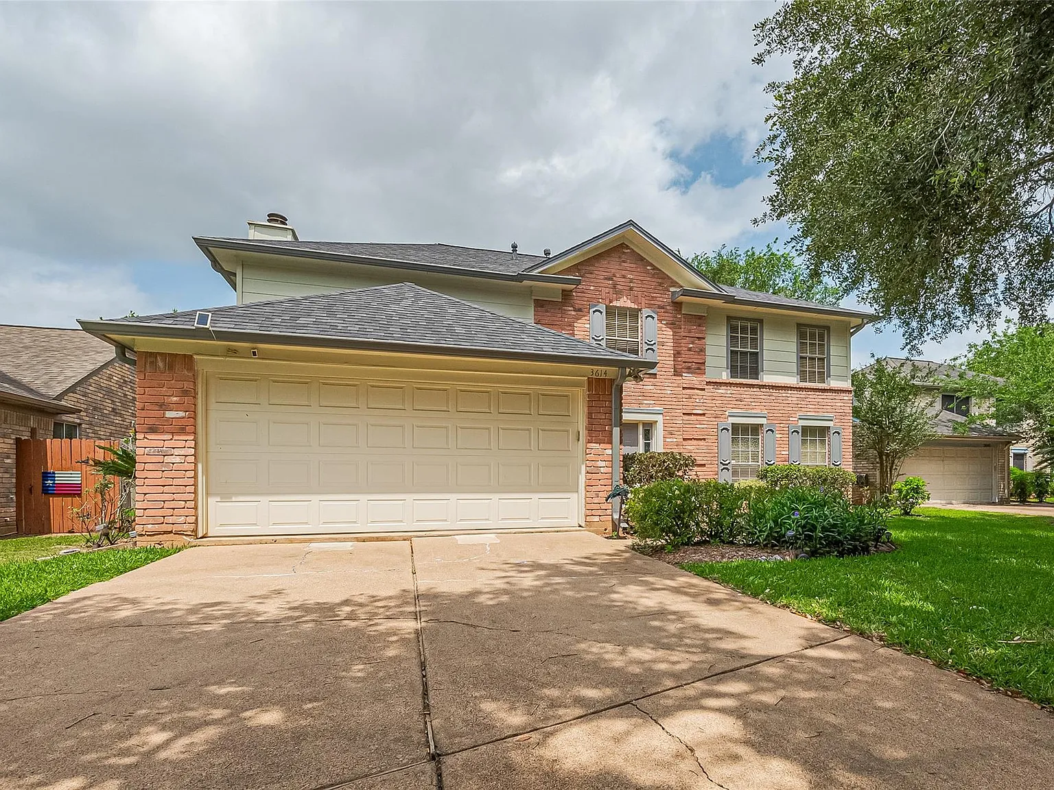 4 bed, 2.5 bath, 2356 sqft, $2,300 — Photo 2