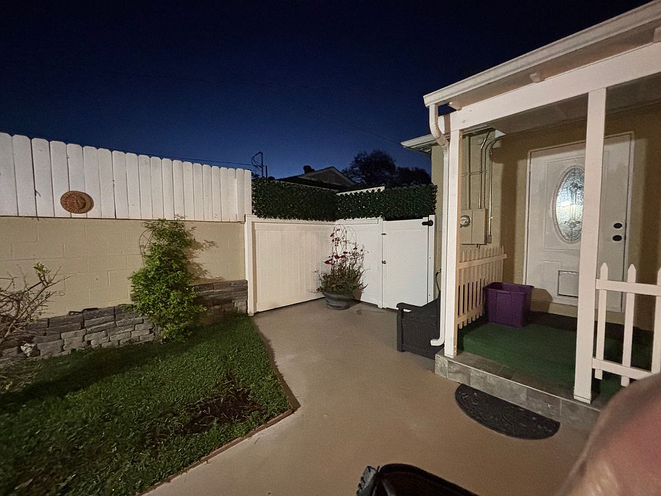 Entrance to Studio through the gate on the left.