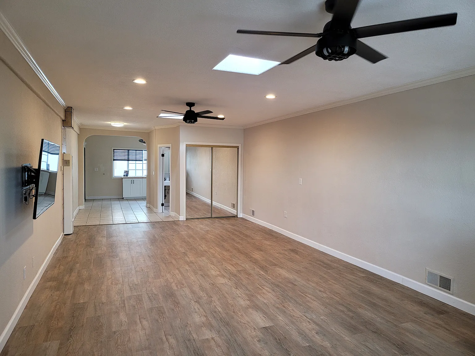 Studio, 720 sqft, $2,900 — Photo 3