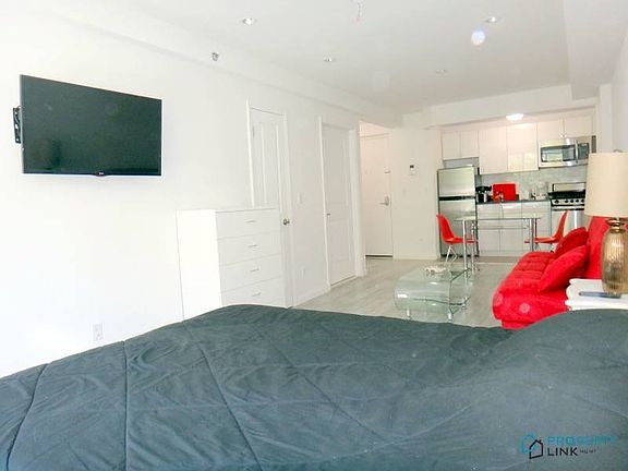 5th image of 521 W 48th St #4G