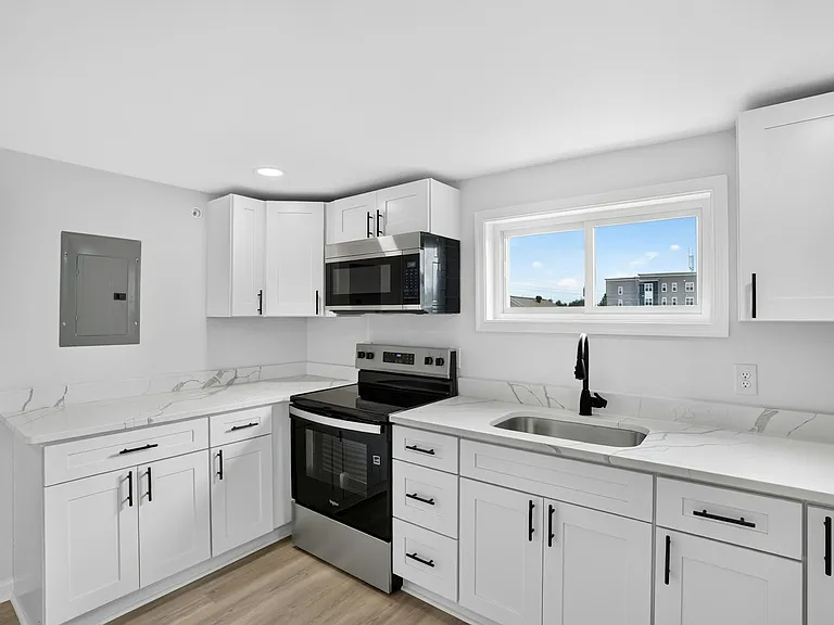 428 S Governors Ave #C — Photo 10