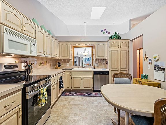4th image of 6742 Gretchen Ln N