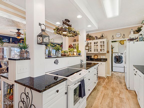 5th image of 180 Salty Shores Point Drive