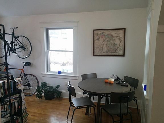 5th image of 305 Beakes St #2