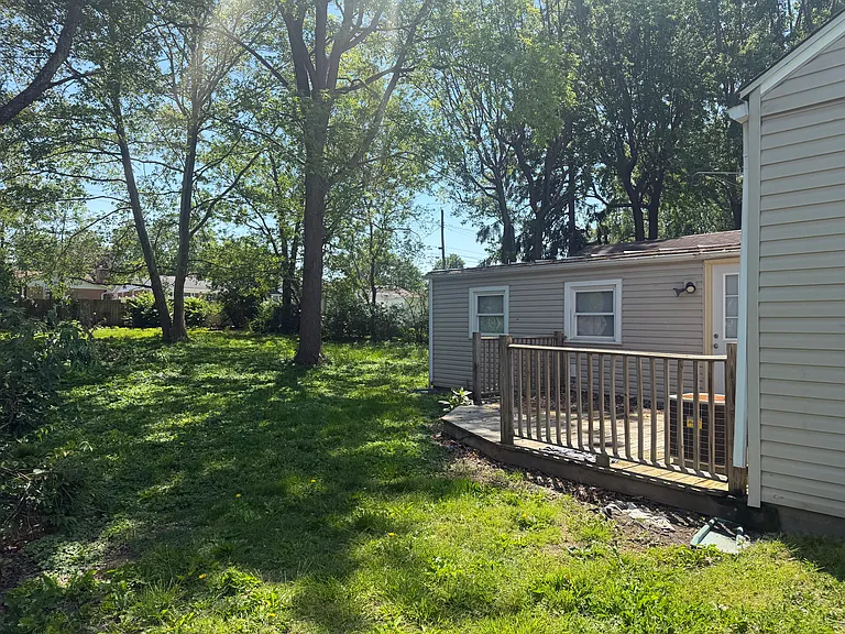 345 N Wolf Creek St — Photo 3