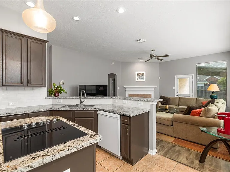 3827 Shady Breeze Dr — Photo 9
