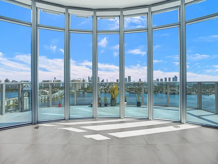 17301 Biscayne Blvd — Photo 25