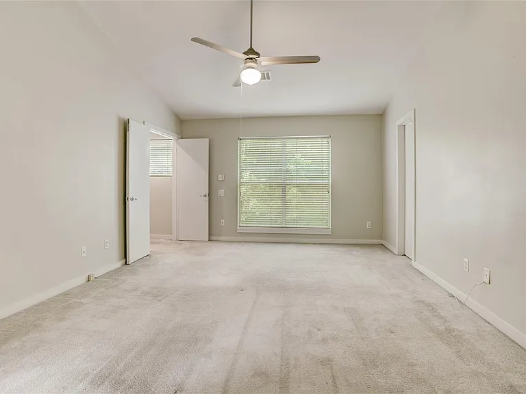 910 Ruthven St — Photo 18