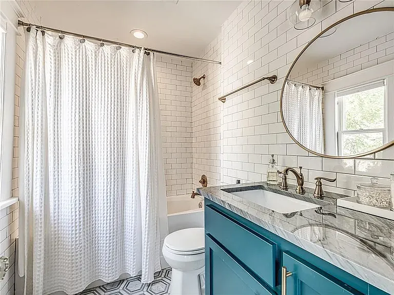 3404 N Western Ave — Photo 16