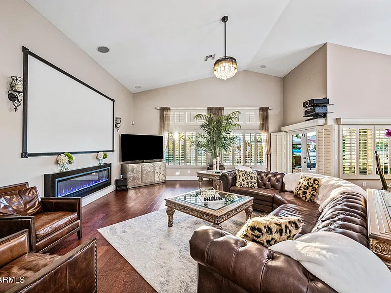 1817 E Willow Tree Ct — Photo 5