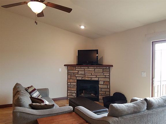 4th image of 1520 Red Oak Dr