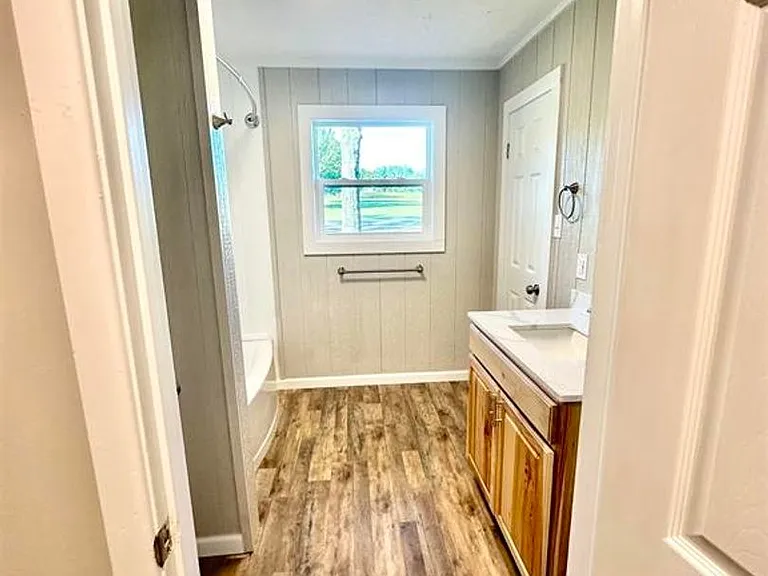 806 Holly St — Photo 15