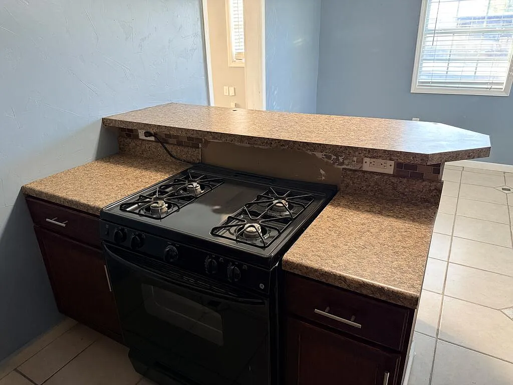 1 bed, 1.0 bath, 720 sqft, $1,100 — Photo 4