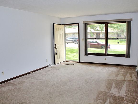 3rd image of 1022-1024 Oriole Dr