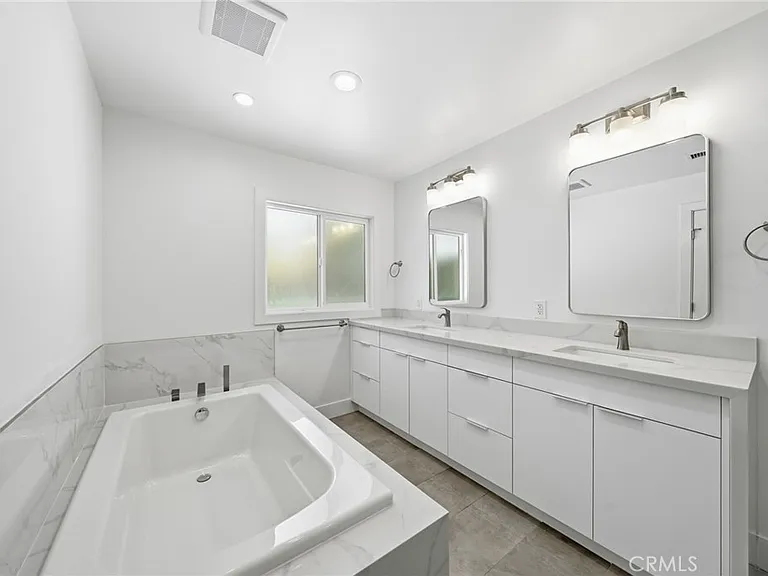 520 W Country Hls — Photo 21