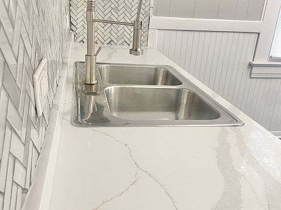 4th image of 3822 W Capitol Ave
