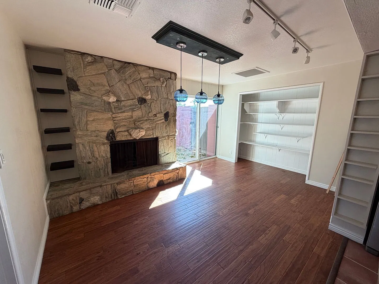 Studio, 2.0 bath, 2034 sqft, $2,100 — Photo 3