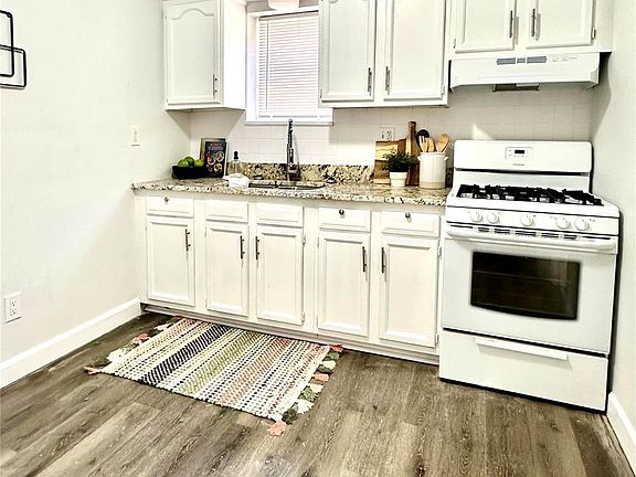 3rd image of 3527 Belaire Pl