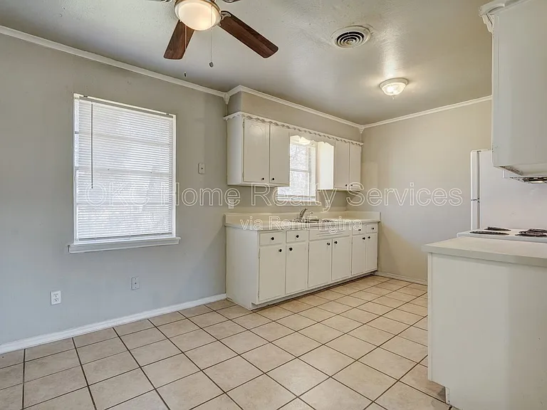 1616 McGregor Dr — Photo 9