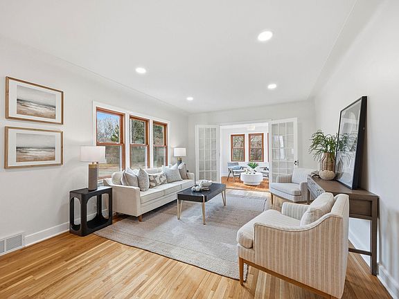 5th image of 1010 Oakridge Rd