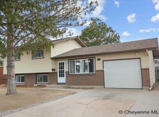 6902 Manhattan Ln, Cheyenne, WY 82009