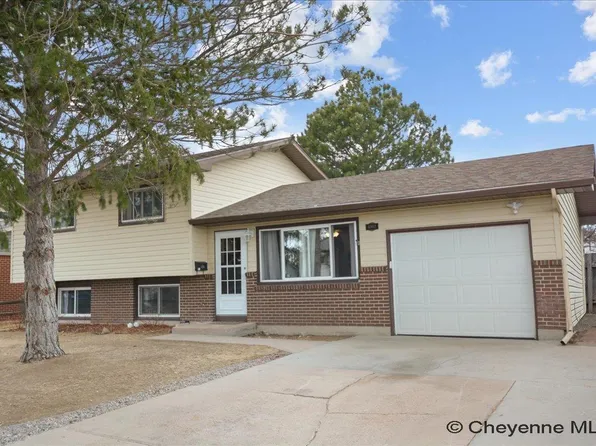 6902 Manhattan Ln, Cheyenne, WY 82009