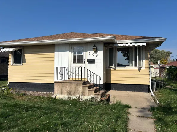 905 9th St S, Virginia, MN 55792