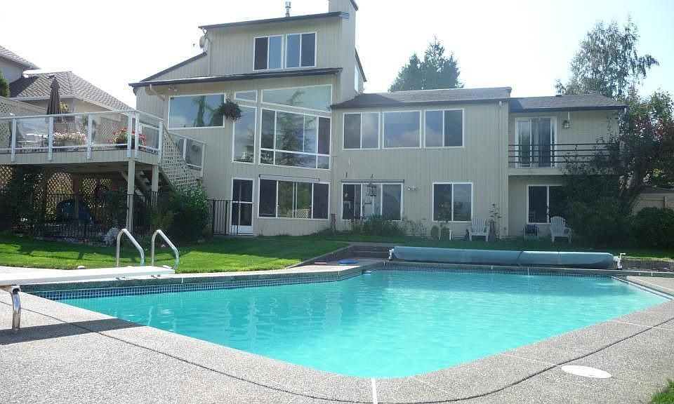 back yard heated inground poolwith diving board and Jucuzi